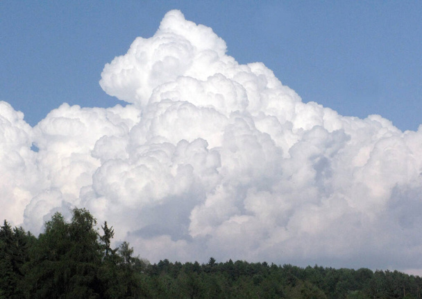 tvorba mraků na obloze, meteorologický jev - Fotografie, Obrázek