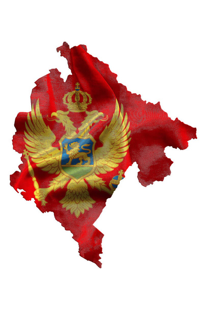Розмахування текстильним прапором Чорногорії заповнює карту країни. Білий ізольований фон, 3d ілюстрація. - Фото, зображення