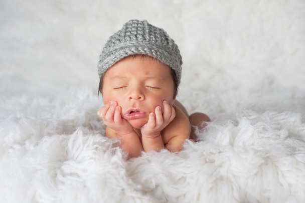 újszülött fiú kalap rikkancs - Fotó, kép