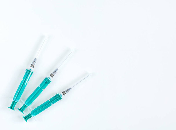Several syringe on white table prepared for injection in hospital. - Foto, Imagem