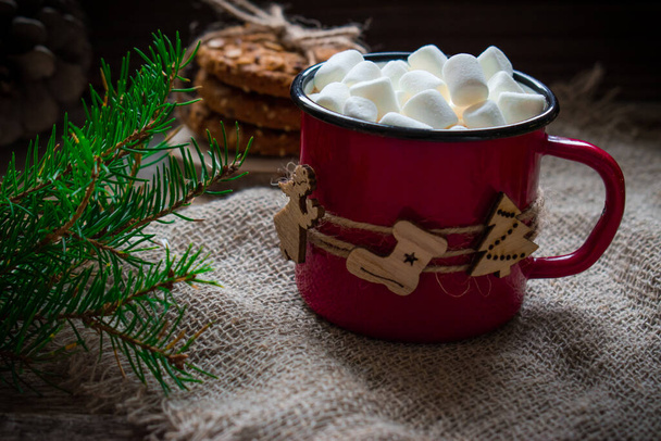 Mugs of hot coffee with marshmallows and oatmeal cookies. Happy Christmas and New year. - Foto, imagen