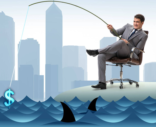 Az üzletember dollárokat halászik ki a vízből - Fotó, kép