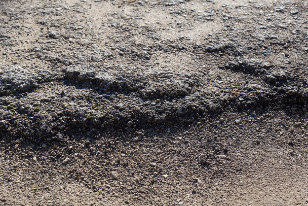 Harap olmuş bozuk bir yol. Parçalanmış asfalt. Arkaplan - Fotoğraf, Görsel