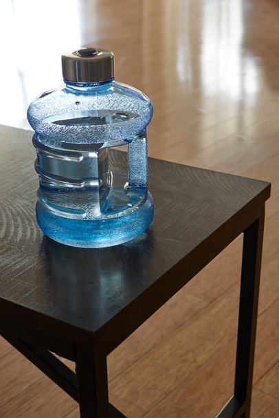 Студійне фото пляшки води
 - Фото, зображення