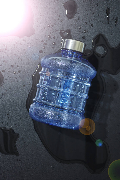 Una foto in studio di una bottiglia d'acqua - Foto, immagini