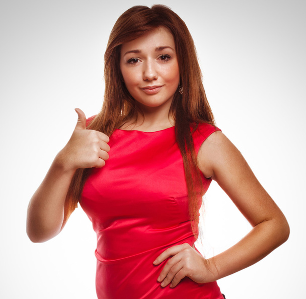 Ano bruneta žena dívka ukazuje pozitivní znamení palec izolované emotikony - Fotografie, Obrázek