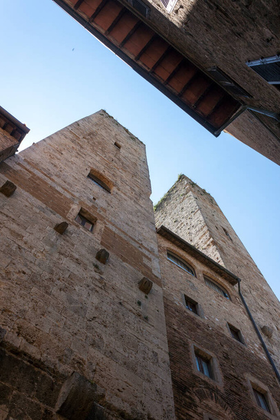 πύργος στο κέντρο της πόλης San Gimignano - Φωτογραφία, εικόνα