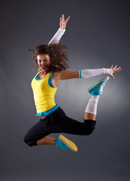 Hip hop bailarina saltando
 - Foto, imagen