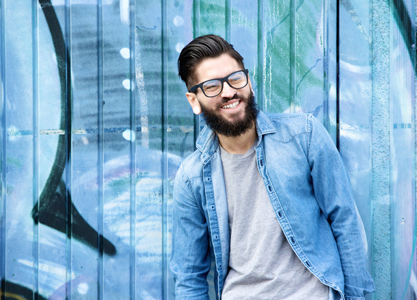 Man with beard and glasses laughing  - Fotografie, Obrázek