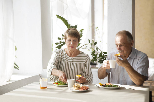 Elderly couple having breakfast together. - Foto, Imagen