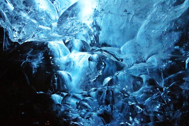 Un sacco di ghiaccio sia in acqua e ghiacciaio sulla montagna in Islanda - Foto, immagini