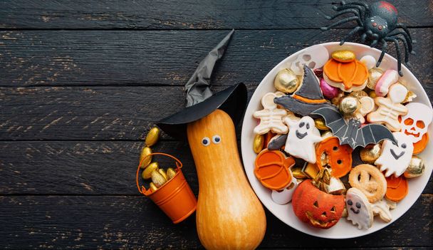 candy bowl of chocolates and sweets, Halloween Jack o Lantern cookies - Trick or Treat Halloween card background - 写真・画像