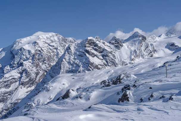 Гірський хребет Південних Ретійських Альп (Італія). - Фото, зображення