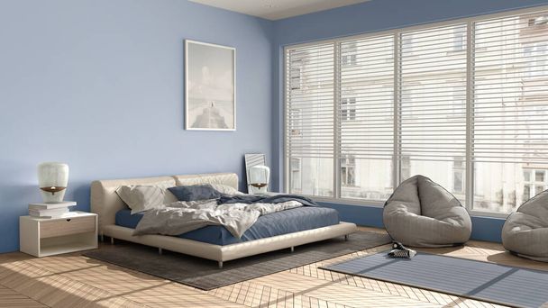 Современная спальня в синих тонах, большое панорамное окно, двуспальная кровать с ковром и пуфом, паркет из кости, минимальный дизайн интерьера, идея концепции отдыха - Фото, изображение