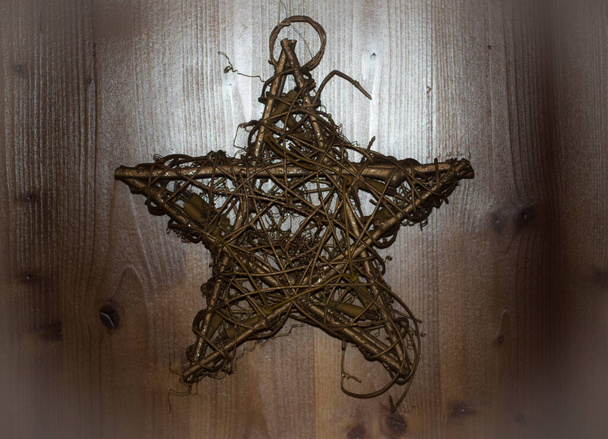 una estrella de Navidad como decoración tradicional de Navidad en temporada navideña - Foto, imagen