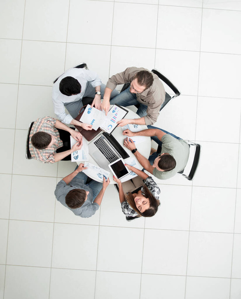 top view.the business team holds a round table - 写真・画像