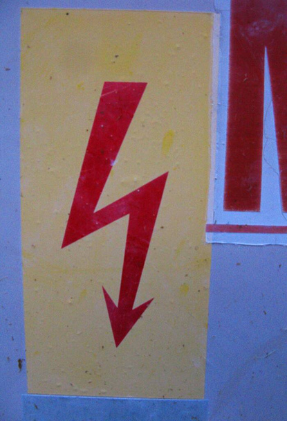 αστραπή ως προειδοποιητικό σημάδι για την επικίνδυνη ηλεκτρική ενέργεια και την εξουσία - Φωτογραφία, εικόνα
