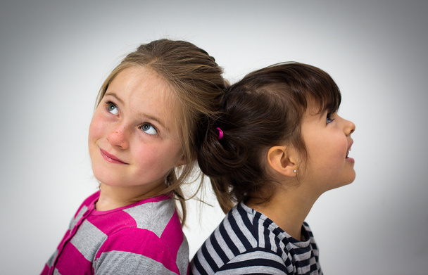 два маленьких дівчаток
  - Фото, зображення
