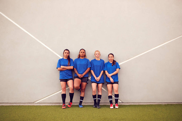 Graphic Shot Of Womens Football Team Leaning Against Wall Whilst Training For Soccer Match - Fotó, kép