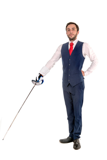 Άντρας ξιφομάχος επιχειρηματίας, έτοιμος για μονομαχία απομονωμένος σε λευκό φόντο - Φωτογραφία, εικόνα