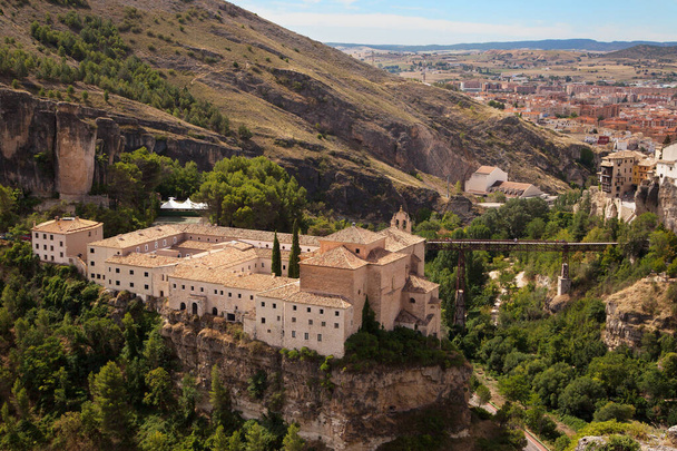 Монастырь Сан-Пабло в Куэнке, Испания - Фото, изображение