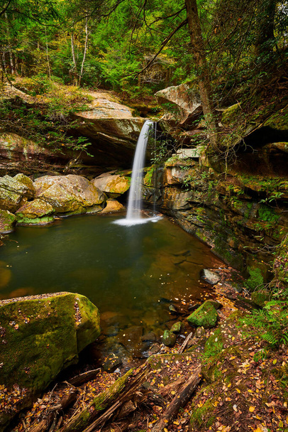 Beautiful Flat Lick Falls près de Gray Hawk, Kentucky. - Photo, image