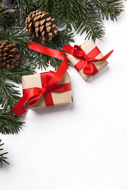Krásné vánoční pozadí s dárky a dekoracemi - Fotografie, Obrázek