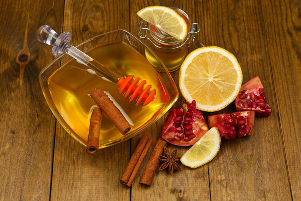 Sweet honey on wooden table - Foto, Bild