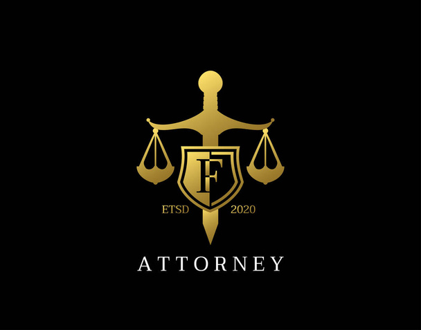 F Letter Law Logo Design mit goldenem Schwert, Schild, Kranz Symbol Vektor-Design. Perfekt für Kanzlei-, Firmen-, Anwalts- oder Anwaltslogo. - Vektor, Bild