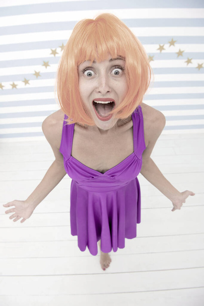 this is unbelievable. crazy girl with happy or surprise emotions on face. it looks unbelievable. crazy girl with orange hair. surprise moment. wow. what a wonderful gift. - Foto, Imagen