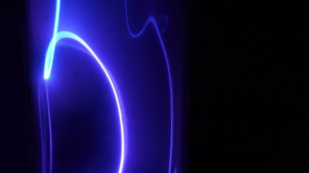 Energia sininen salama hehkuva silmukka plasma tausta - Materiaali, video