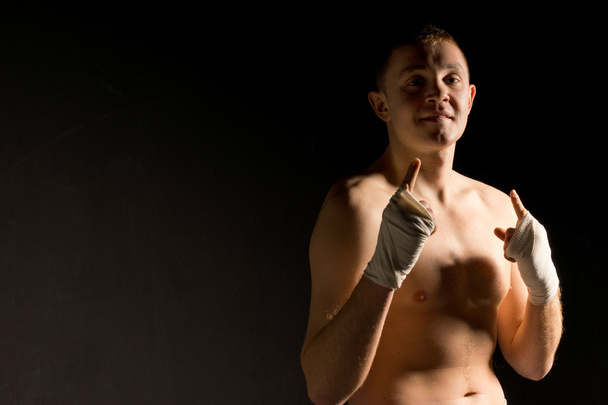 Yli itsevarma nuori nyrkkeilijä ele
 - Valokuva, kuva