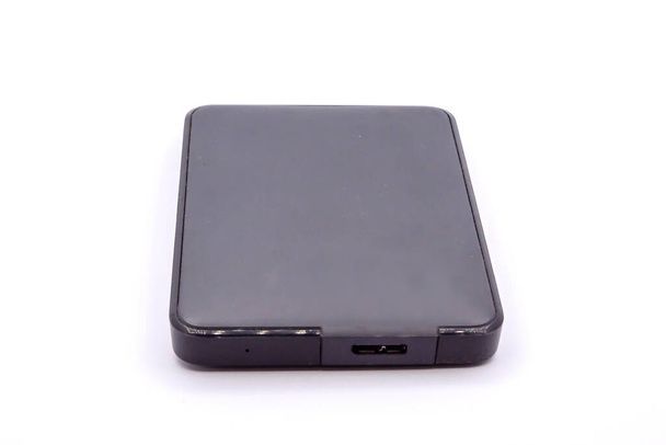HDD - Gri Portable Harici Disk Sürücüsü beyaz arkaplanda izole edildi. Harici sabit disk sürücüleri. - Fotoğraf, Görsel