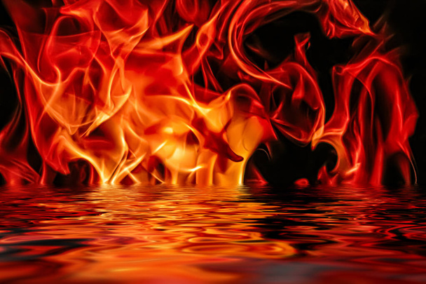 Chama de fogo quente na água como elemento da natureza e fundo abstrato - Foto, Imagem