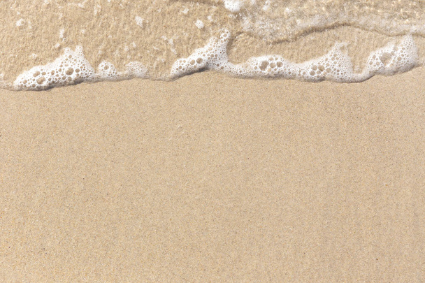 Plaża Piaszczysta tło tekstury. Mokra piaszczysta plaża - Zdjęcie, obraz