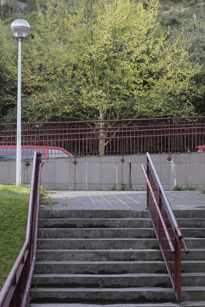 Lépcsők városi környezetben - Fotó, kép