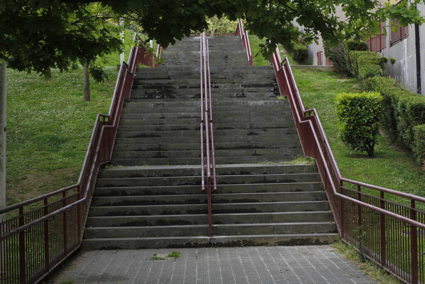 Σκάλες σε αστικό περιβάλλον - Φωτογραφία, εικόνα