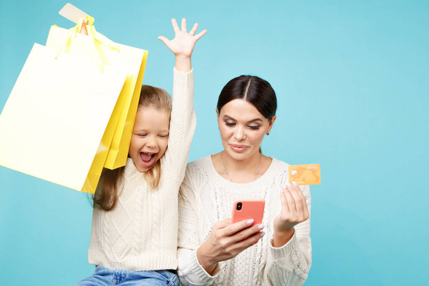 Family shopping online concept. Mother with daughter. - Φωτογραφία, εικόνα