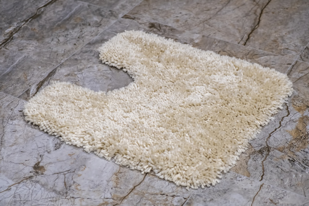 Tapete de Biege no chão em um banheiro - Foto, Imagem