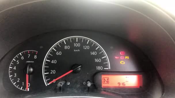 Panel indicador de información en el interior del coche. - Metraje, vídeo