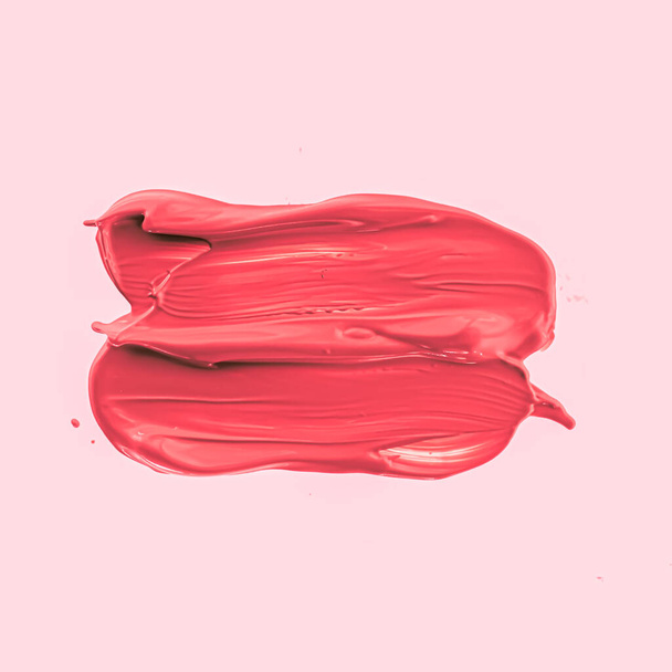 Coup de pinceau rouge ou marque de maquillage gros plan, cosmétiques de beauté et texture de rouge à lèvres - Photo, image