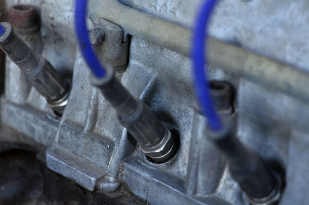 Foto de los cables de bujía del motor del coche - Foto, Imagen