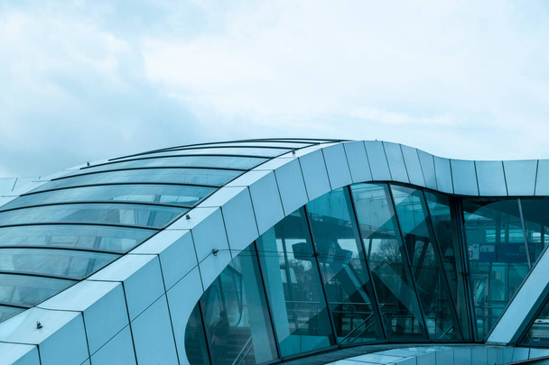 АРНЬЕМ, НИДЕРЛАНДЫ, 4 МАРТА 2020 ГОДА: Архитектура центральной станции Арнем - Фото, изображение