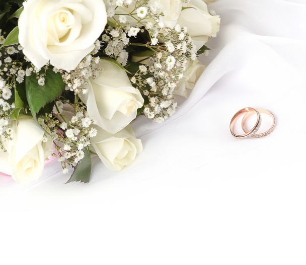 Wedding rings and roses - Zdjęcie, obraz