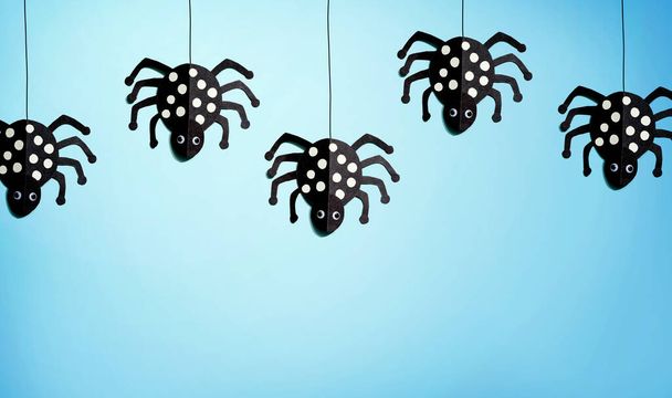 Halloween paper craft black spiders - Foto, Bild