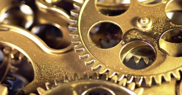 Zavřít staré zlaté ozubení soustružení v pracovním mechanismu  - Záběry, video