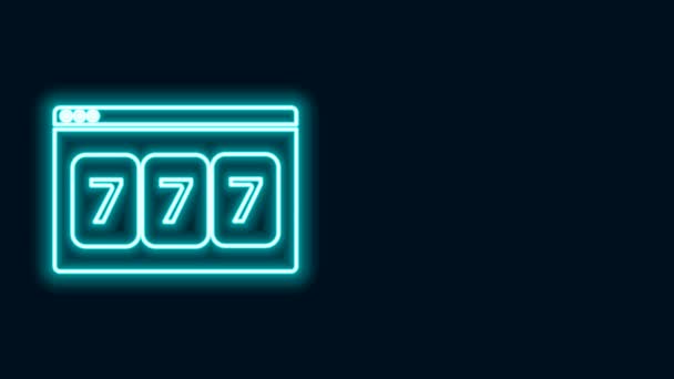 Светящийся неоновый игровой автомат Online с иконкой счастливых семерых джекпота, выделенной на черном фоне. Онлайн казино. Видеографическая анимация 4K - Кадры, видео
