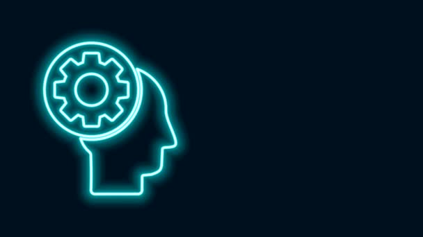 Zářící neonová čára Lidská hlava s ozubeným kolečkem uvnitř ikony izolované na černém pozadí. Umělá inteligence. Přemýšlím o mozkové známce. Symbol práce mozku. Grafická animace pohybu videa 4K - Záběry, video