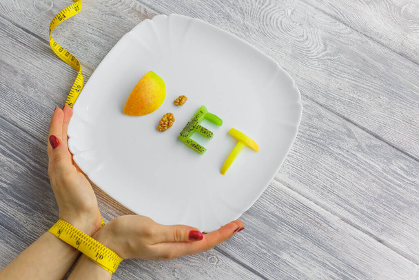 Kelime diyeti tabağında meyve - Fotoğraf, Görsel