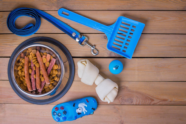 diferentes juguetes y accesorios para perros - Foto, Imagen
